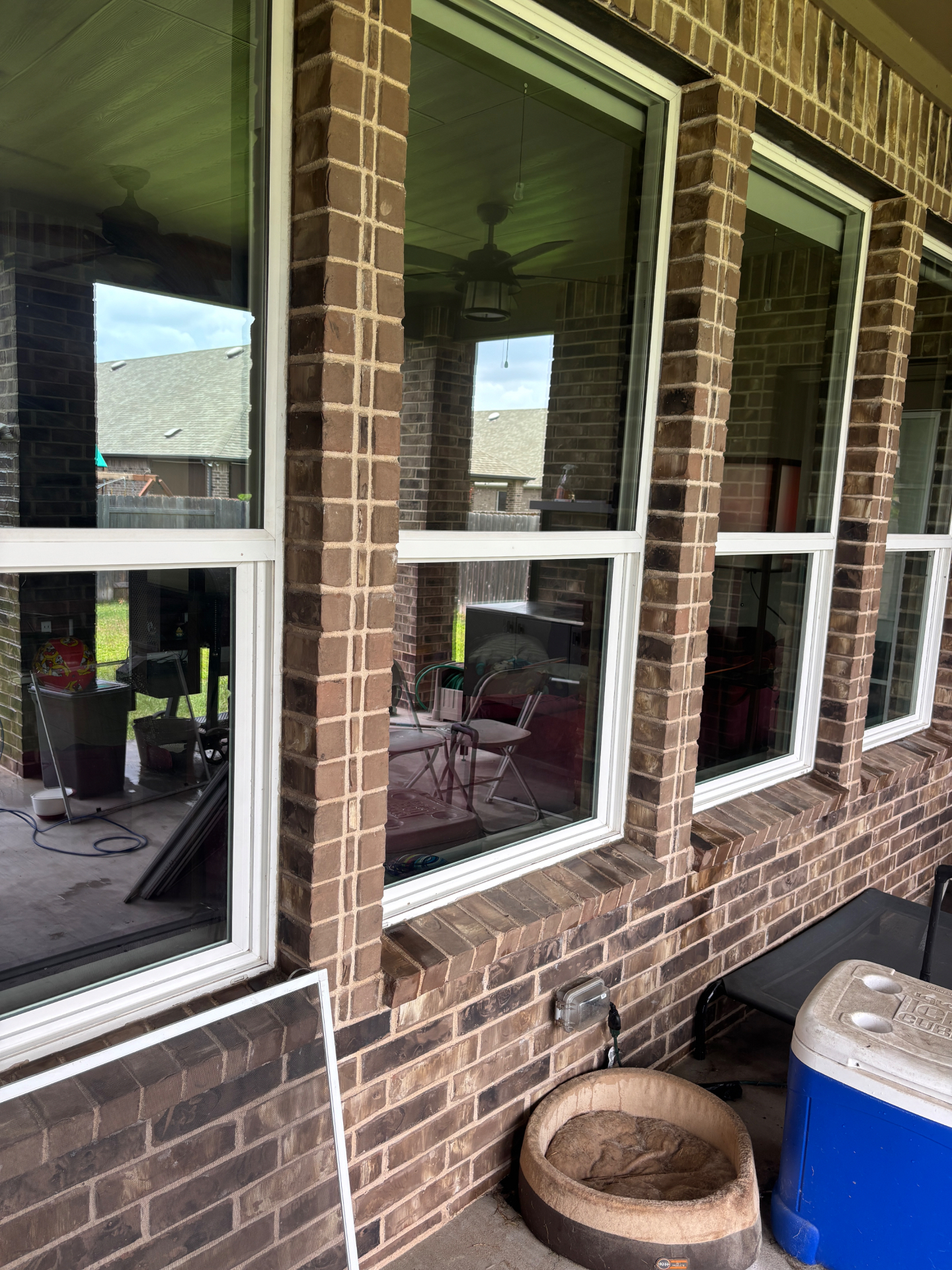 The same windows sparkling clean after Clever’s window cleaning